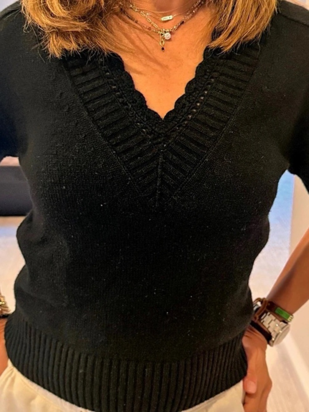 ME& EM 
ME+Em V-Neck Sweater Black